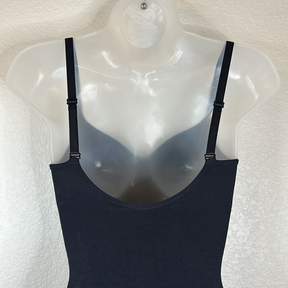 SKIMS Seamless Sculpt Black LOW BACK MID THIGH BODYSUIT Size Medium NWOT - Picture 11 of 13